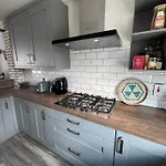 Central, Comfortable And Spacious 4 Bed Duplex