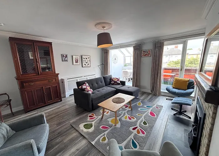 Central, Comfortable And Spacious 4 Bed Duplex