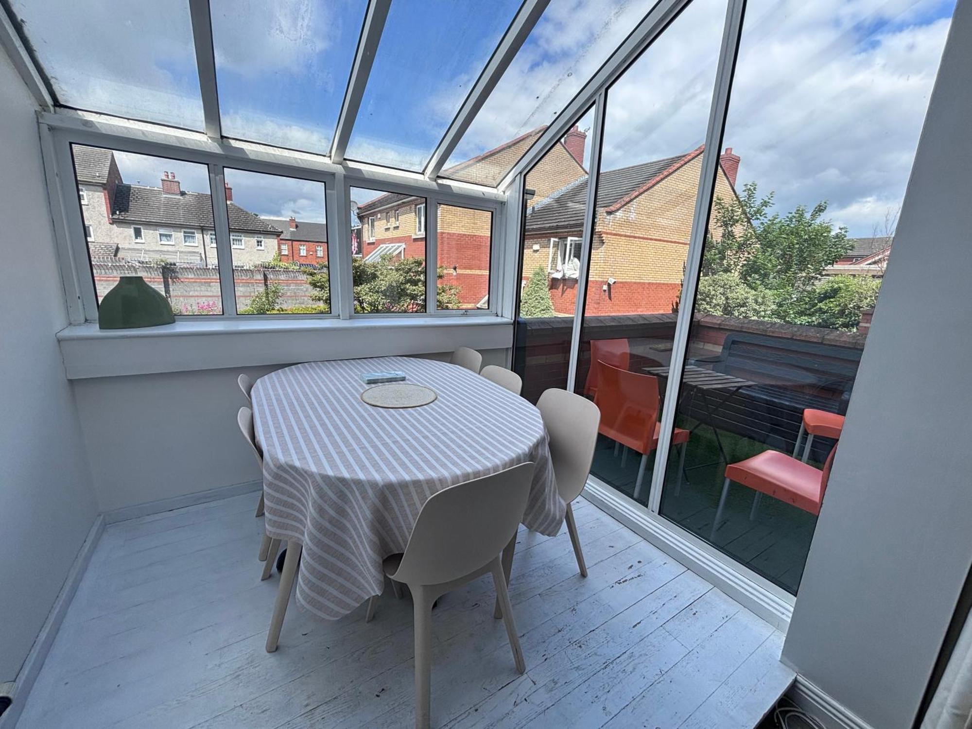 Central, Comfortable And Spacious 4 Bed Duplex