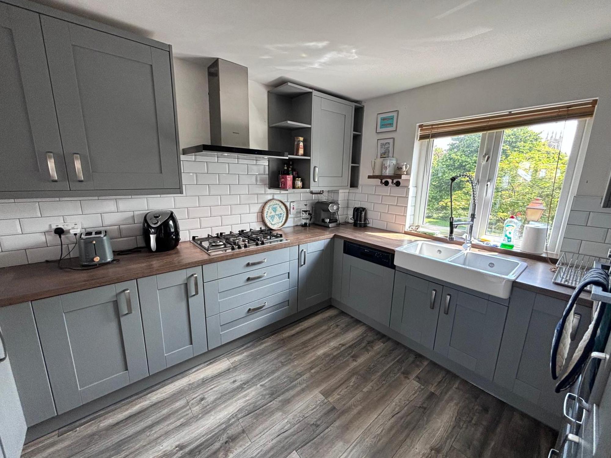 Central, Comfortable And Spacious 4 Bed Duplex Apartment