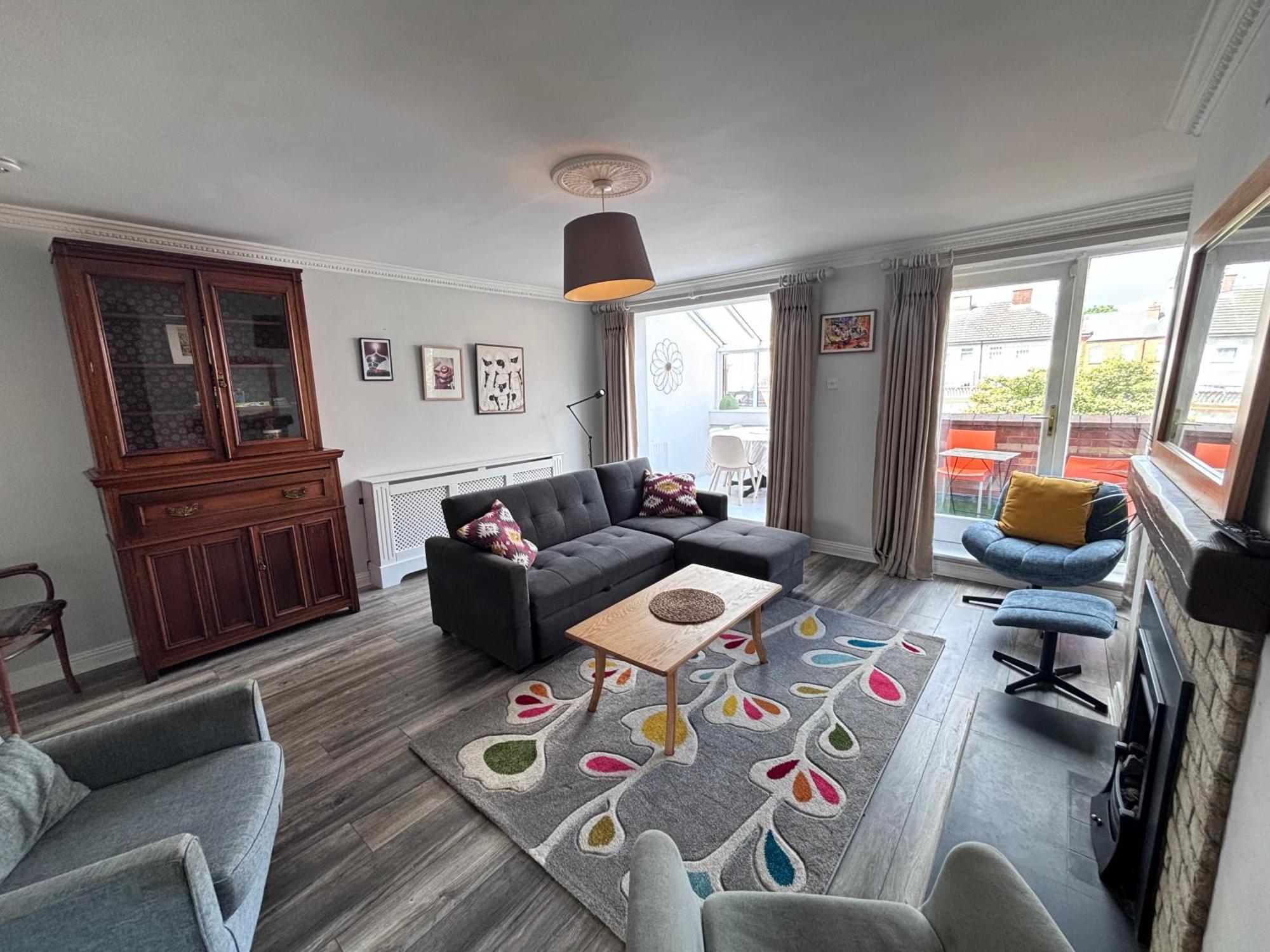 Central, Comfortable And Spacious 4 Bed Duplex Dublin